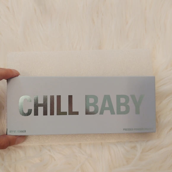 💖SALE! FIRM! KYLIE COSMETICS KYLIE JENNER CHILL BABY EYESHADOW PALETTE - Picture 1 of 15